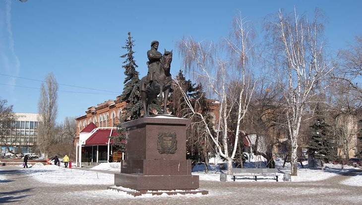 ОВЛ (физиополиклиника) и памятник князю Г.Засекину